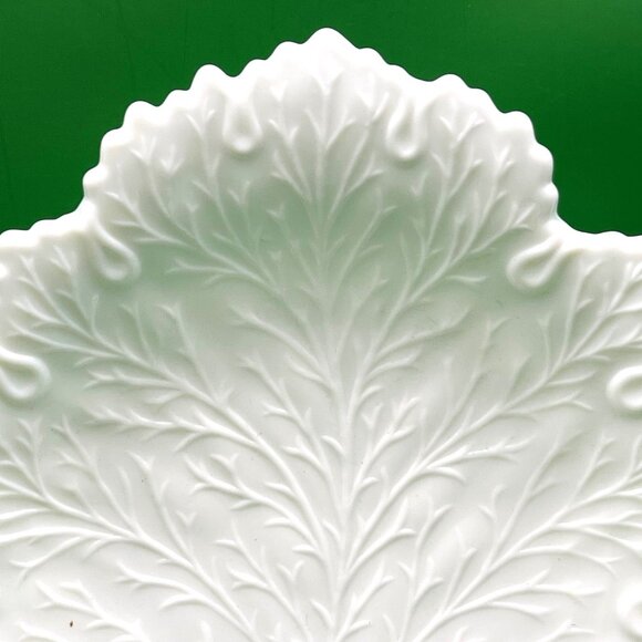 Vintage Fenton Milk Glass Grape Leaf Dish Embossed Sawtooth Edge Mid Century MCM - Picture 7 of 11